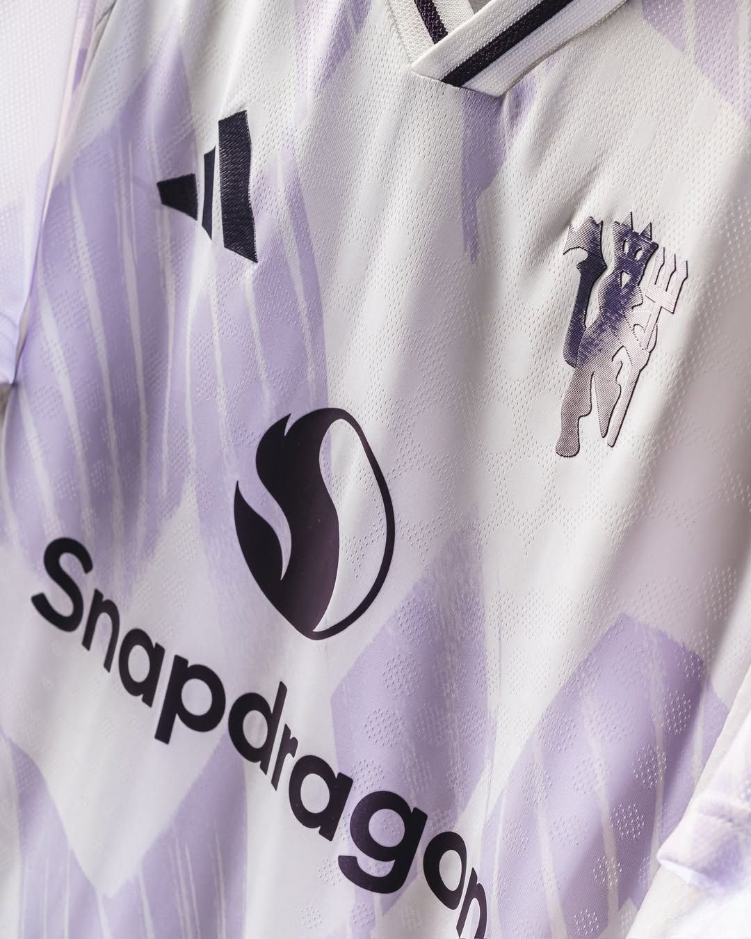 MANCHESTER UNITED 2025/26 AWAY JERSEY