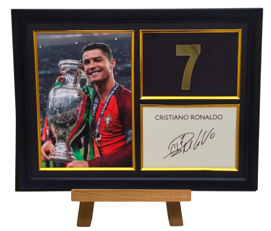 Ronaldo Signed Frame Gold Edition 40x30cm | CR7